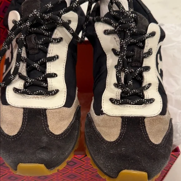 Tory Burch Annie Nylon Runner in Perfect Black / Lavagna - Picture 4 of 9